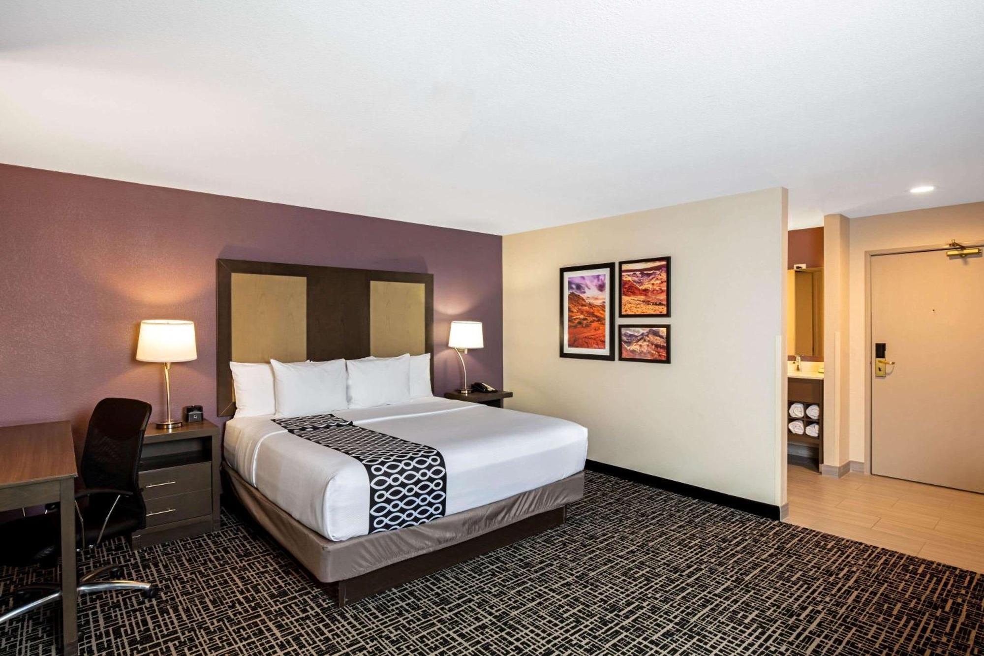 Chambre Lit King-Size - Accessible aux Personnes à Mobilité Réduite