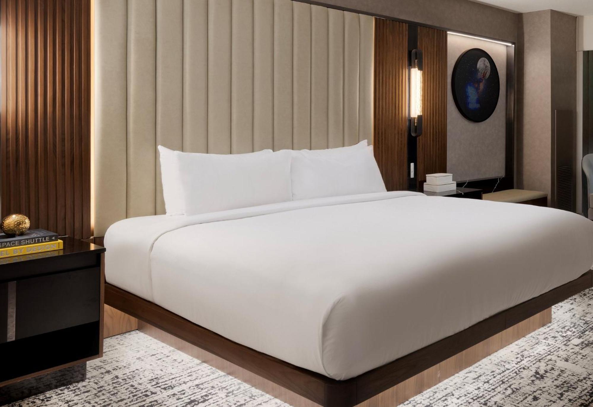 MGM Lit King-Size